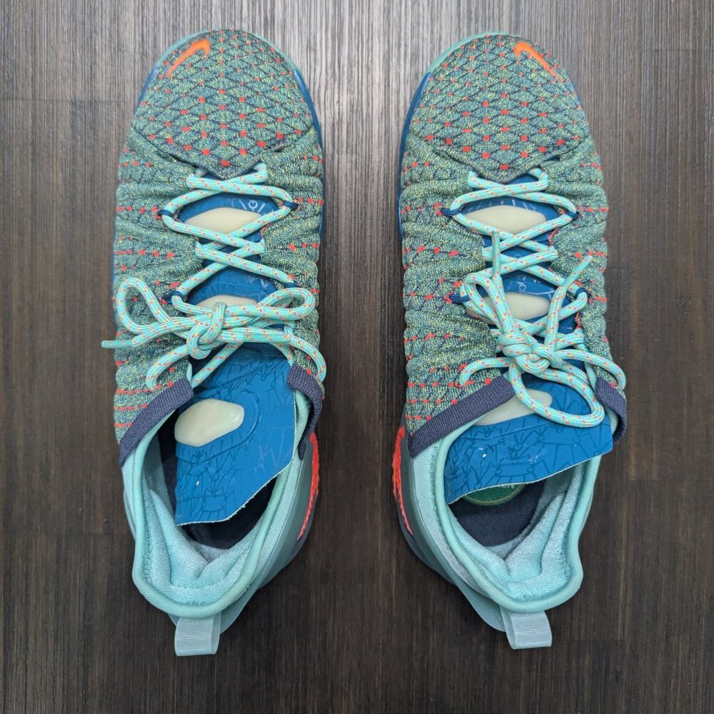 Nike | LeBron 18 "We Are Family" | Youth Size 6 - Picture 4 of 5